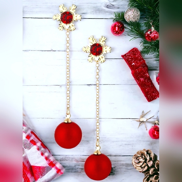 Gold plated red crystal pearl drop snowflake earrings with silver post - Picture 3 of 15